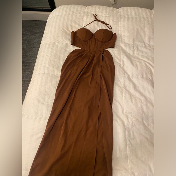 Pretty Little Thing Plus - Premium Chocolate Rushed Maxi Dress - Picture 8 of 8